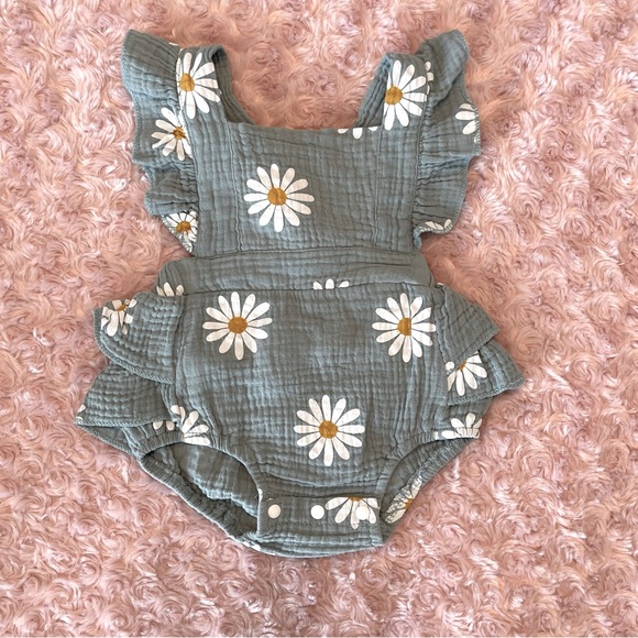 Baby Floral Ruffled Romper - Picture 1 of 2